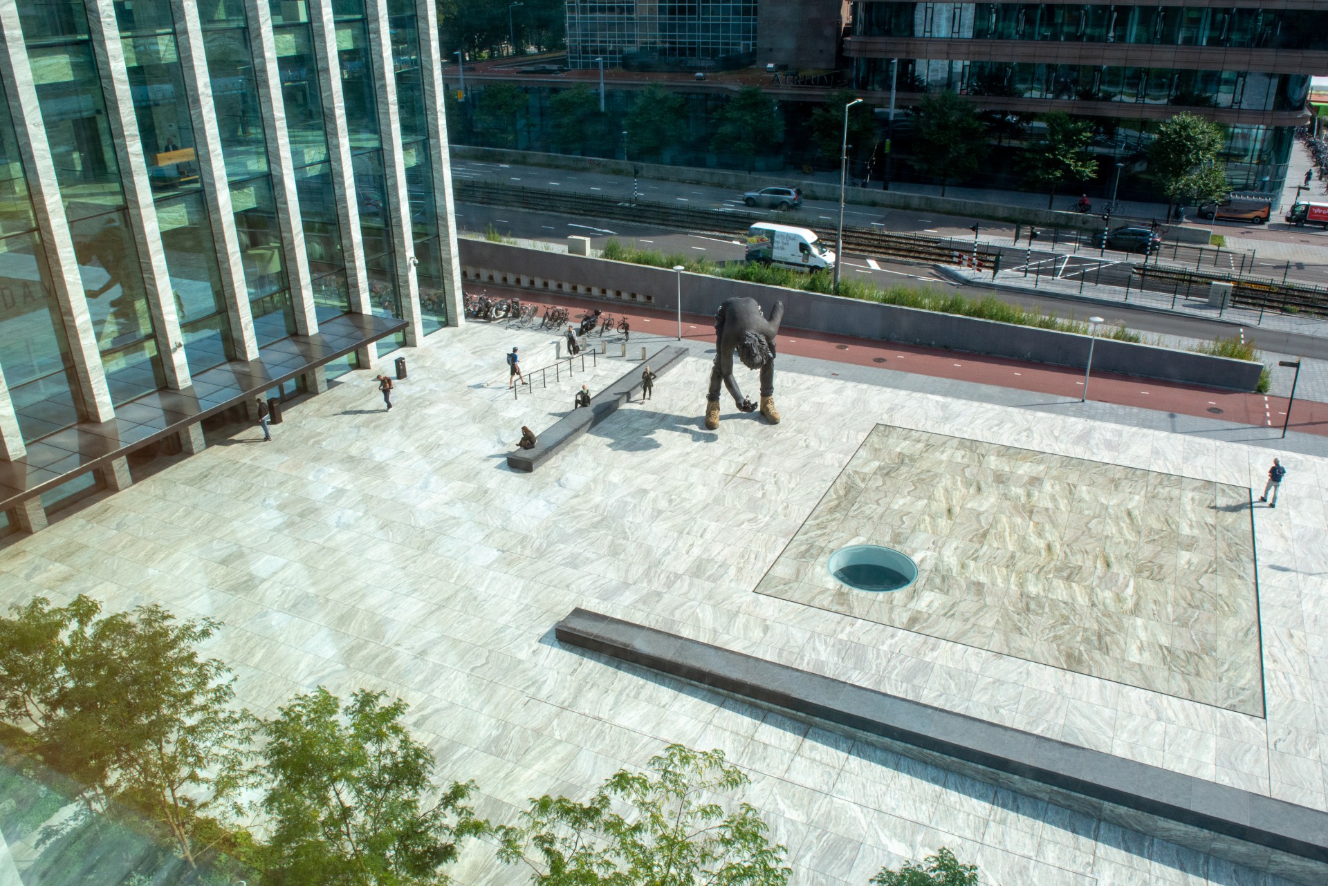 Rechtbank Amsterdam, voorplein waterspiegel, fontein, rechtbank, plein, architect, landschap, maatwerk, natuursteen
