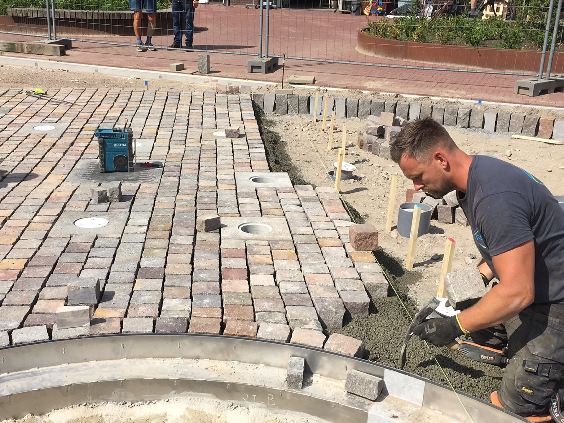 aanleg fontein fonteinbouwer fonteinenbouwer aannemerij GWW fonteintechniek aannemer fonteinenleverancier, fonteintechniek, bedriegertjes, bouwen, maken, plein, stad, gemeente turnkey, bouwteam, put, grondwerk, natuursteen