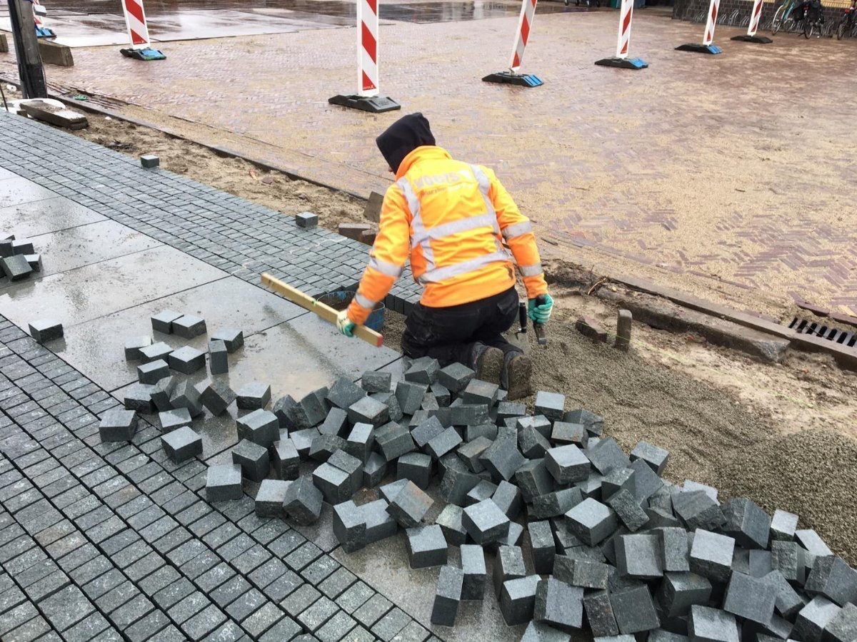aanleg fontein fonteinbouwer fonteinenbouwer aannemerij GWW fonteintechniek aannemer fonteinenleverancier, fonteintechniek, bedriegertjes, bouwen, maken, plein, stad, gemeente turnkey, bouwteam, put, grondwerk, natuursteen